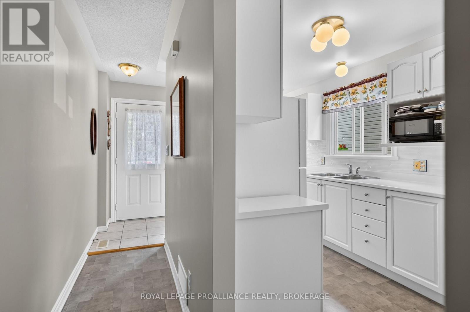 733 Shires Way Property Photo 3
