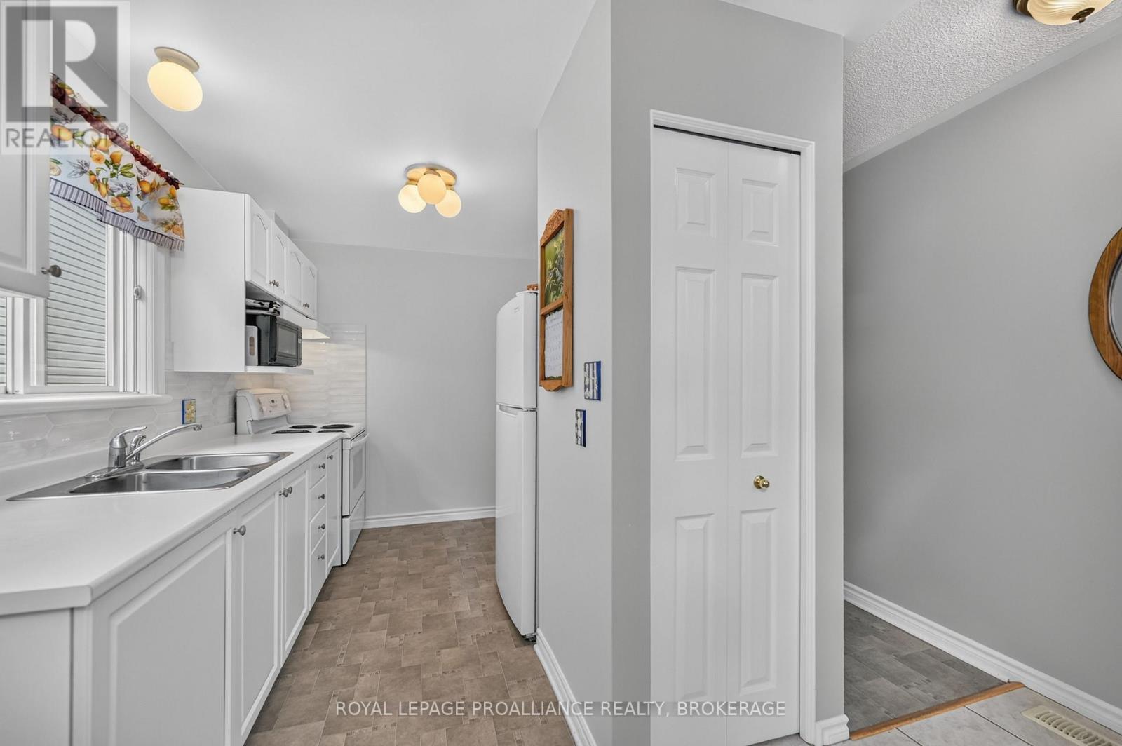 733 Shires Way Property Photo 6