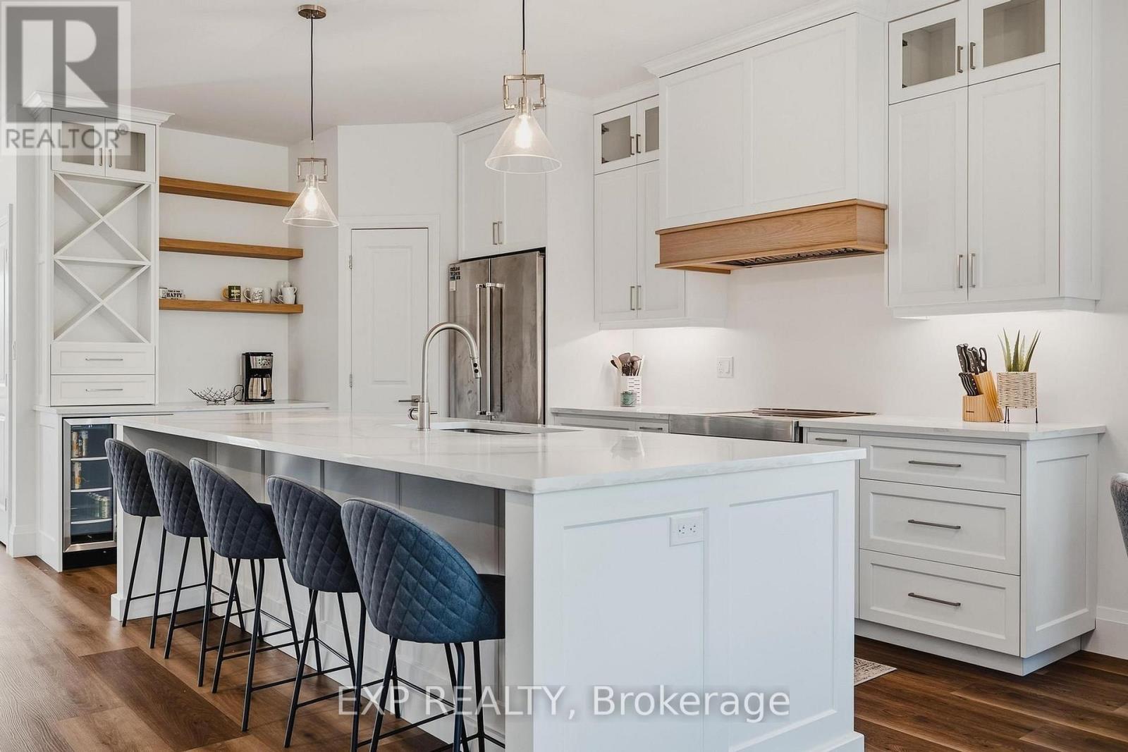 278 Grosvenor Street S Property Photo 1