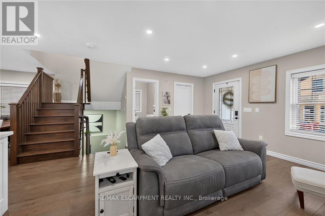 109 Ray Street Property Photo 8