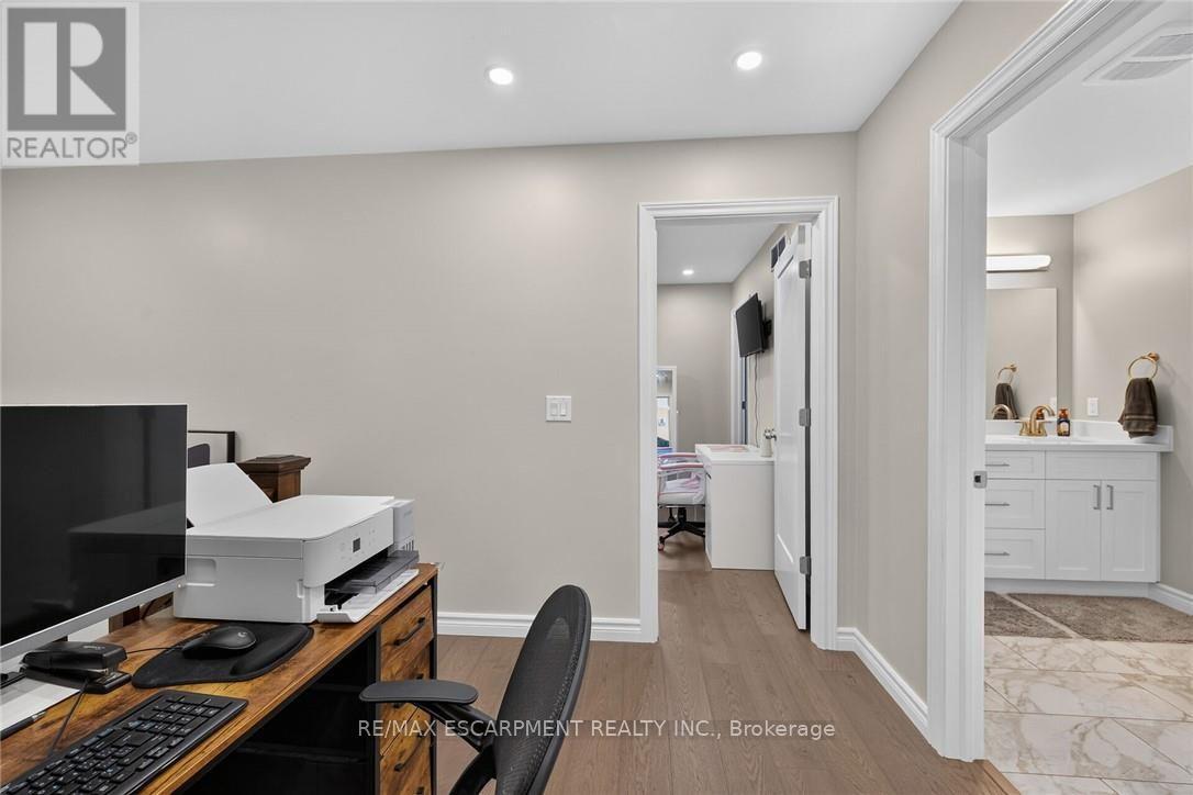 109 Ray Street Property Photo 30