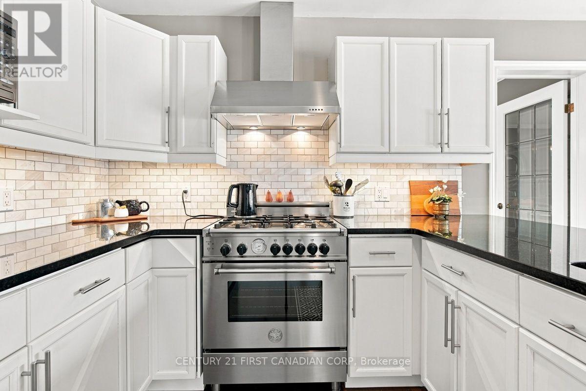 66 Cobblestone Street Property Photo 12