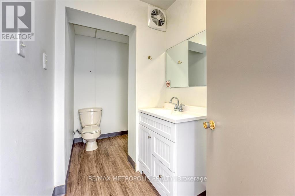 B - 373 Vidal Street S Property Photo 9