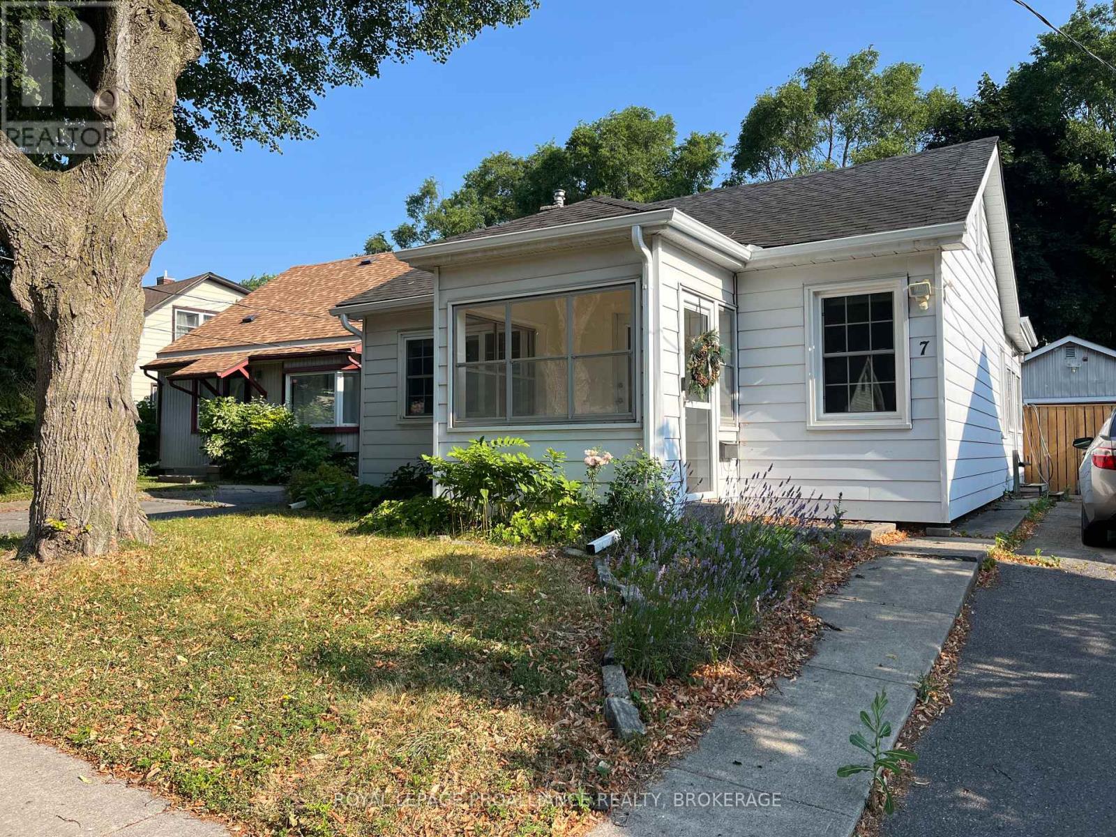 7 Third Avenue Property Photo 3