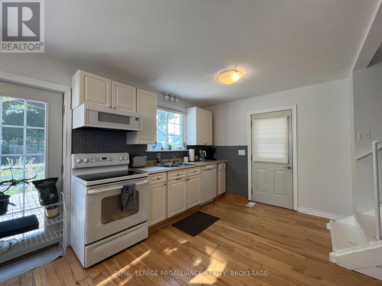 7 Third Avenue Property Photo 28