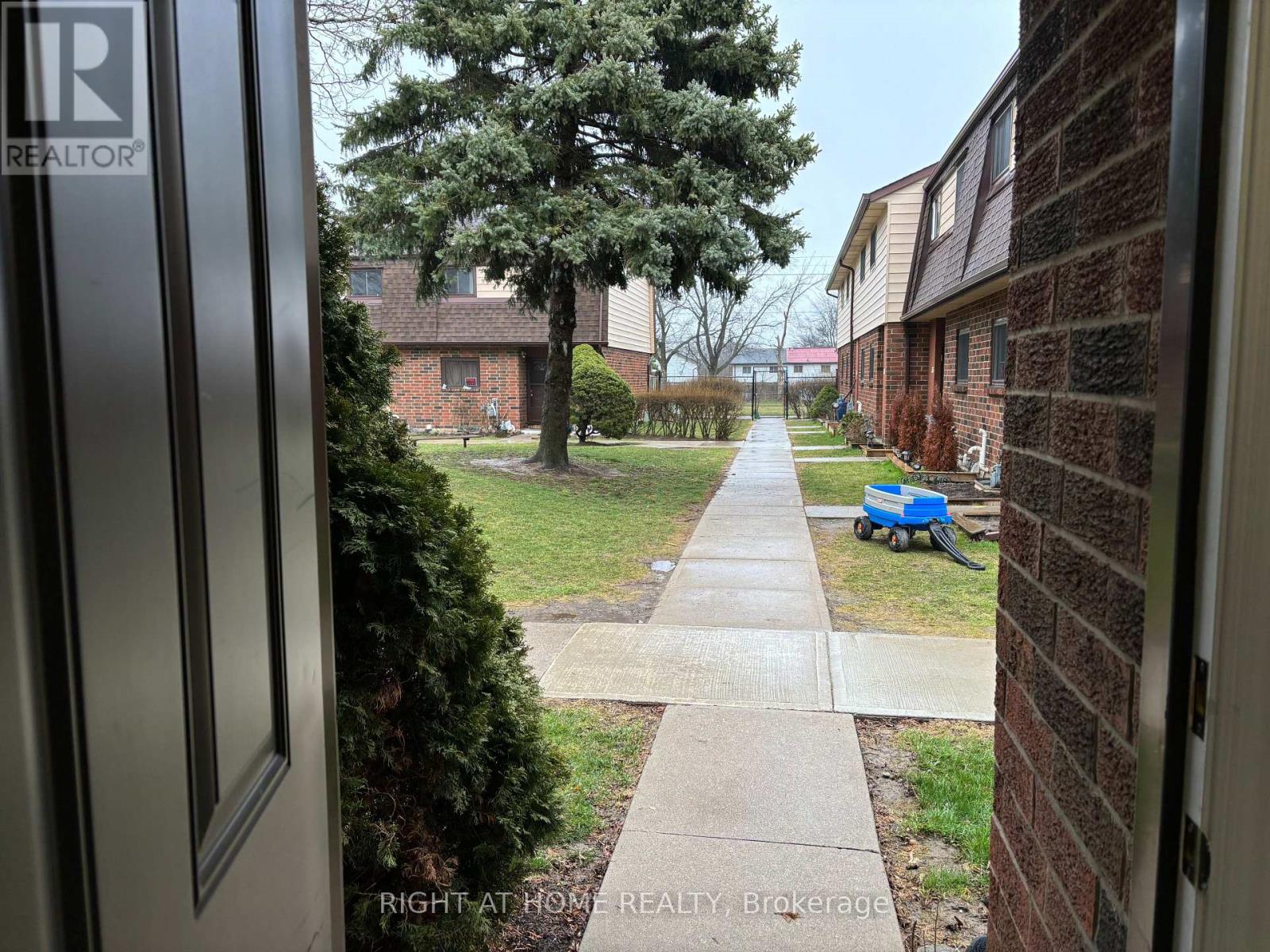 45 - 25 Garrow Drive Property Photo 30