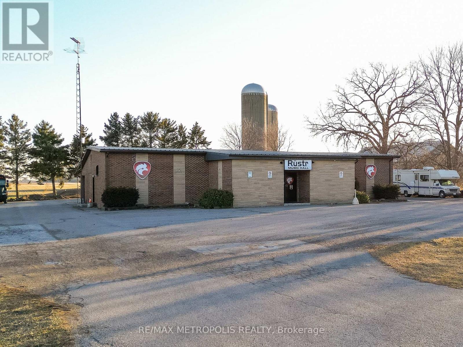 2505 LONDON LINE Property Photo 1