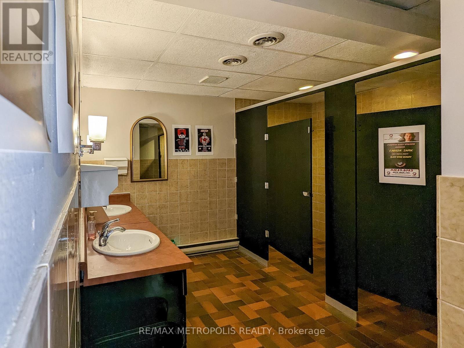 2505 London Line Property Photo 24