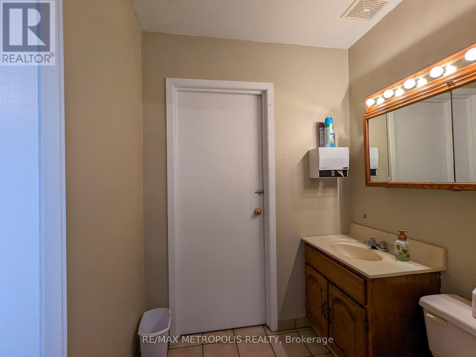 2505 London Line Property Photo 26