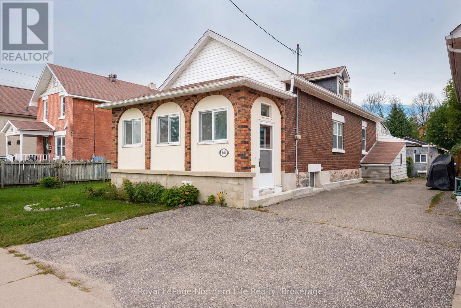 840 Front Street Property Photo 1