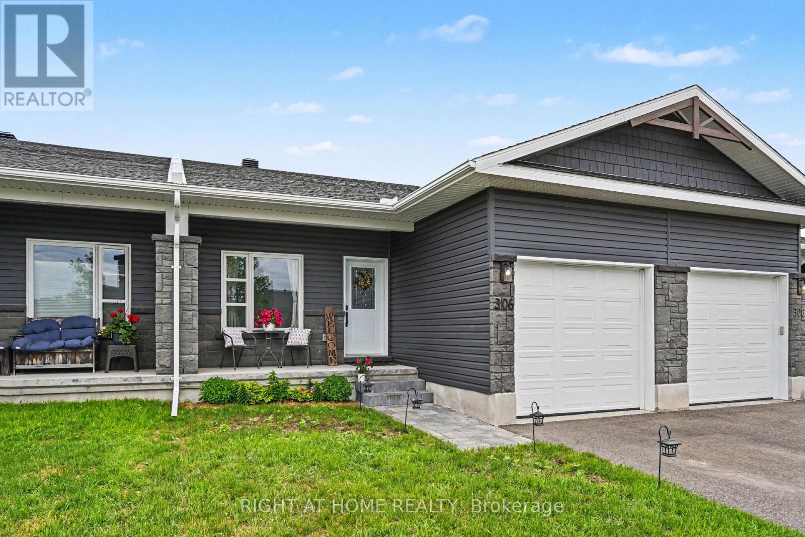 306 Forestview Crescent Property Photo 4