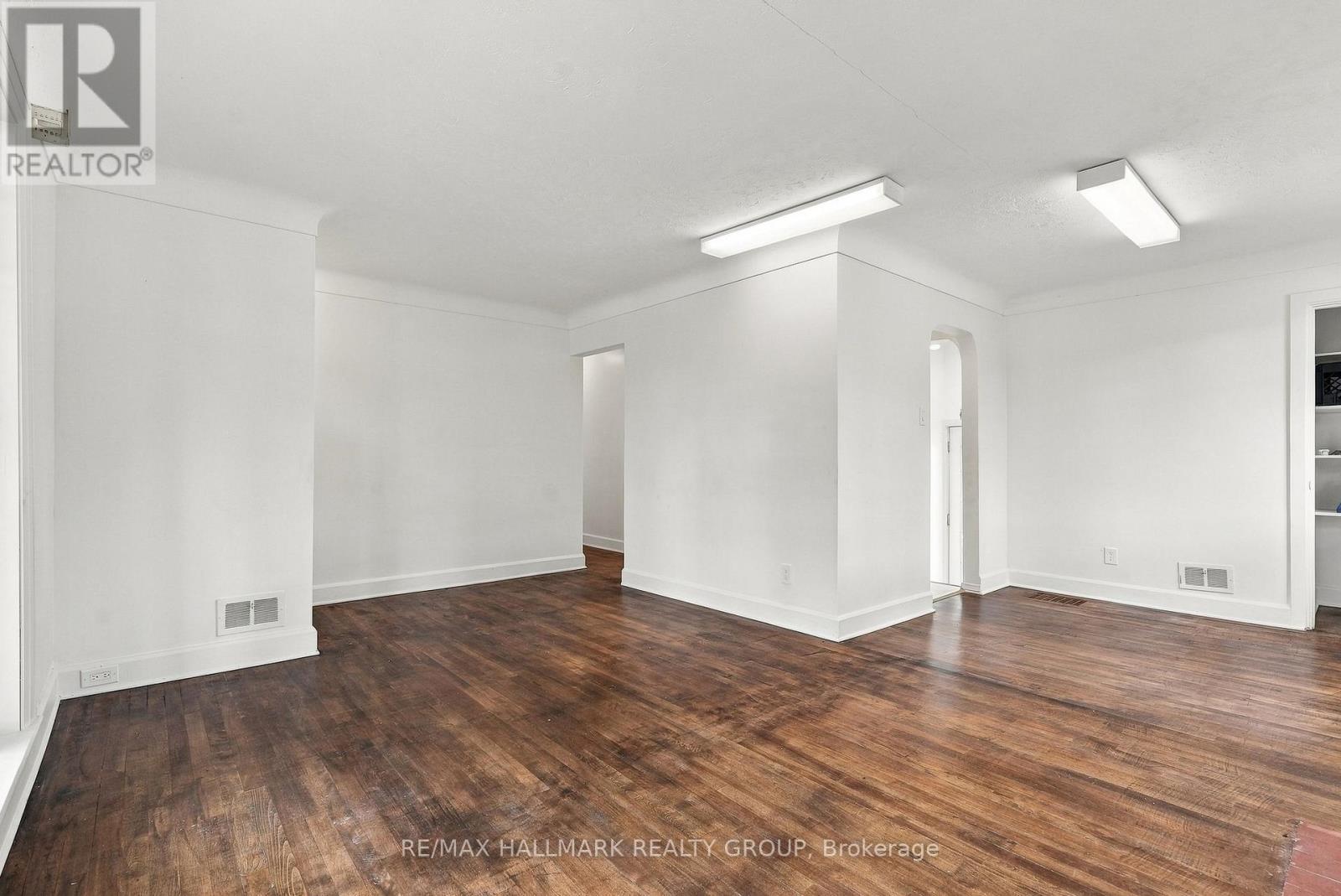 3844 Albion Road Property Photo 9