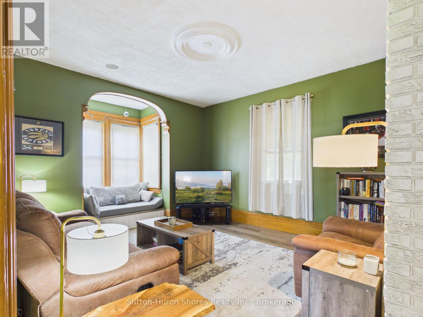 433 Goderich Street Property Photo 8