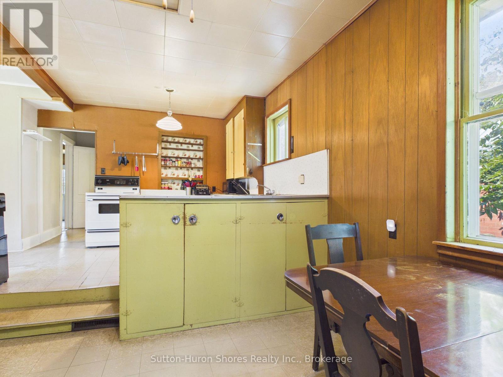 433 Goderich Street Property Photo 12