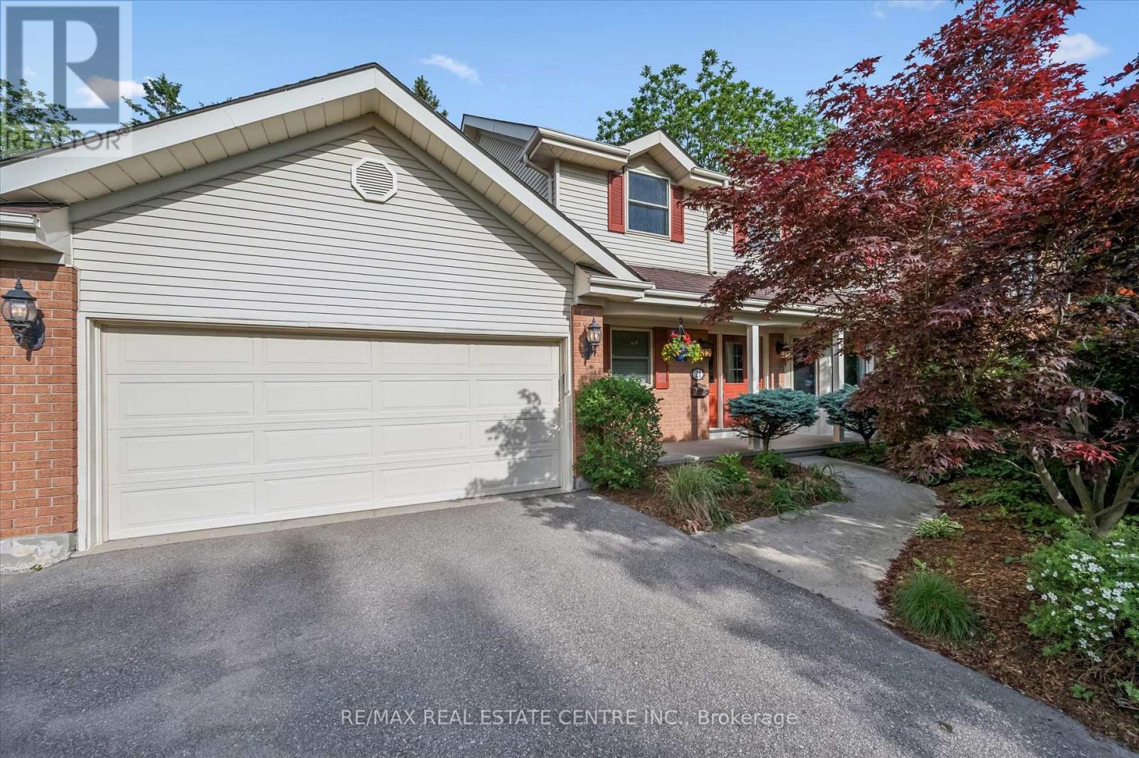 21 Tinatawa Court Property Photo 1