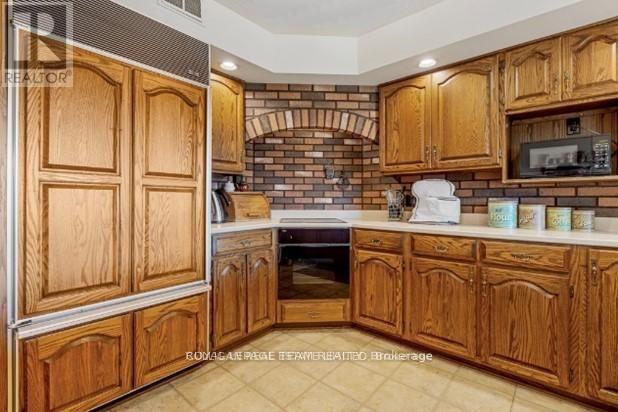 2315 Styles Side Road Property Photo 10