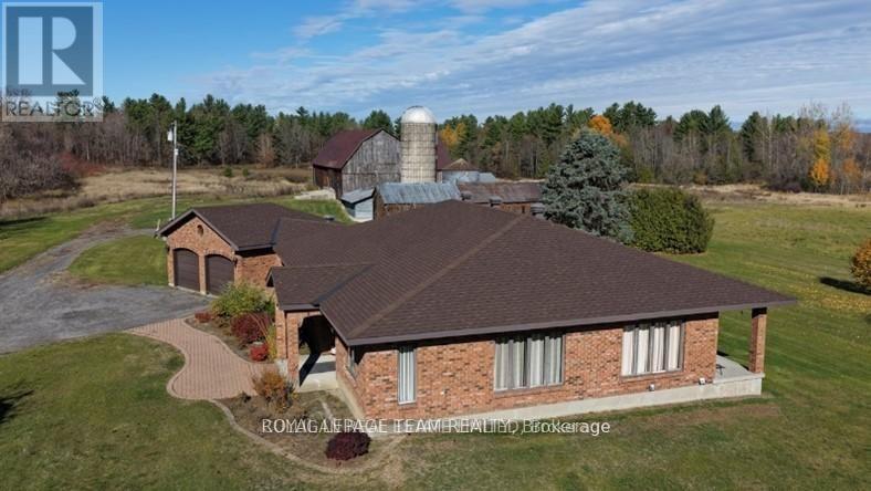 2315 Styles Side Road Property Photo 2