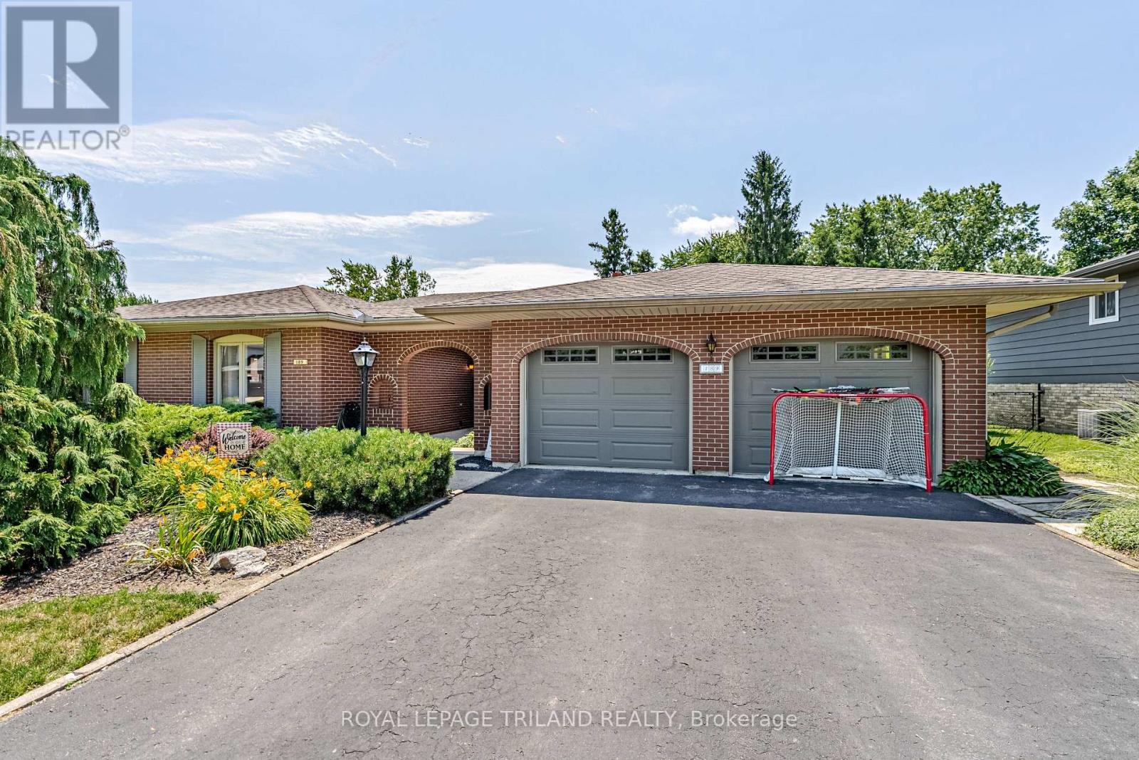 189 HUNTINGTON CRESCENT Property Photo 1