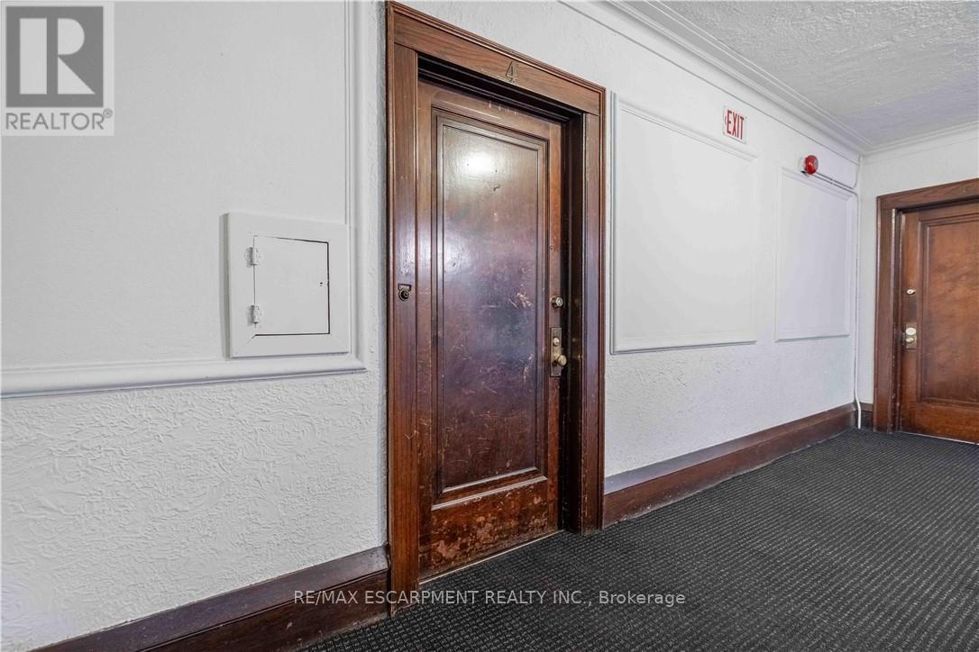 4 - 285 King Street W Property Photo 5
