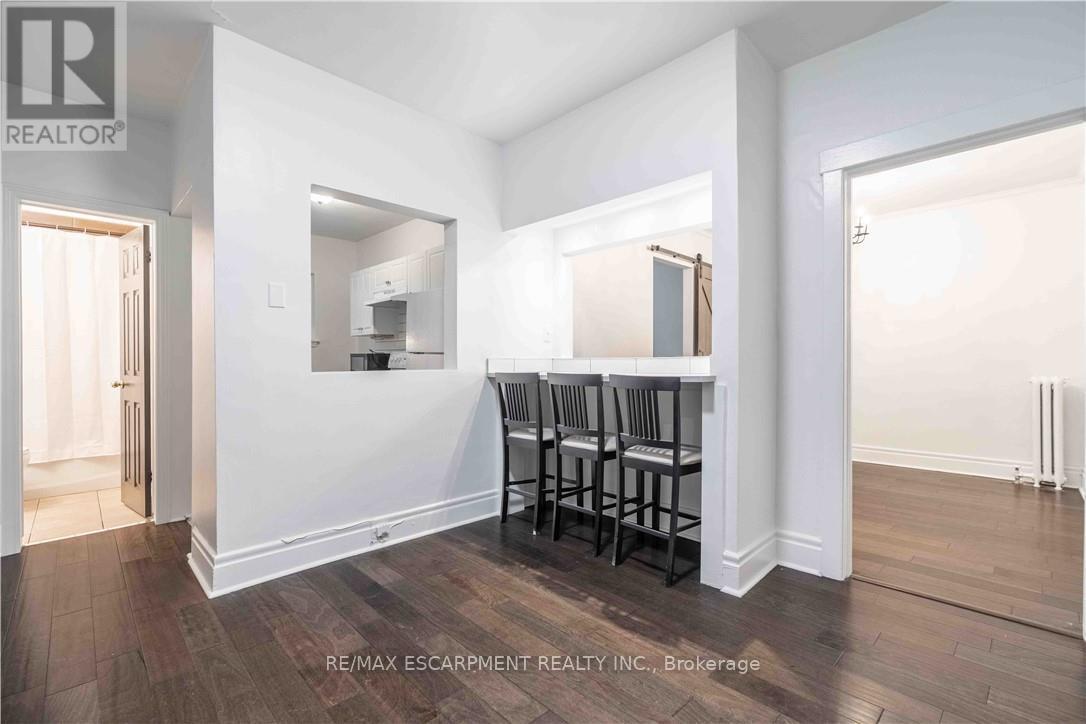 4 - 285 King Street W Property Photo 8