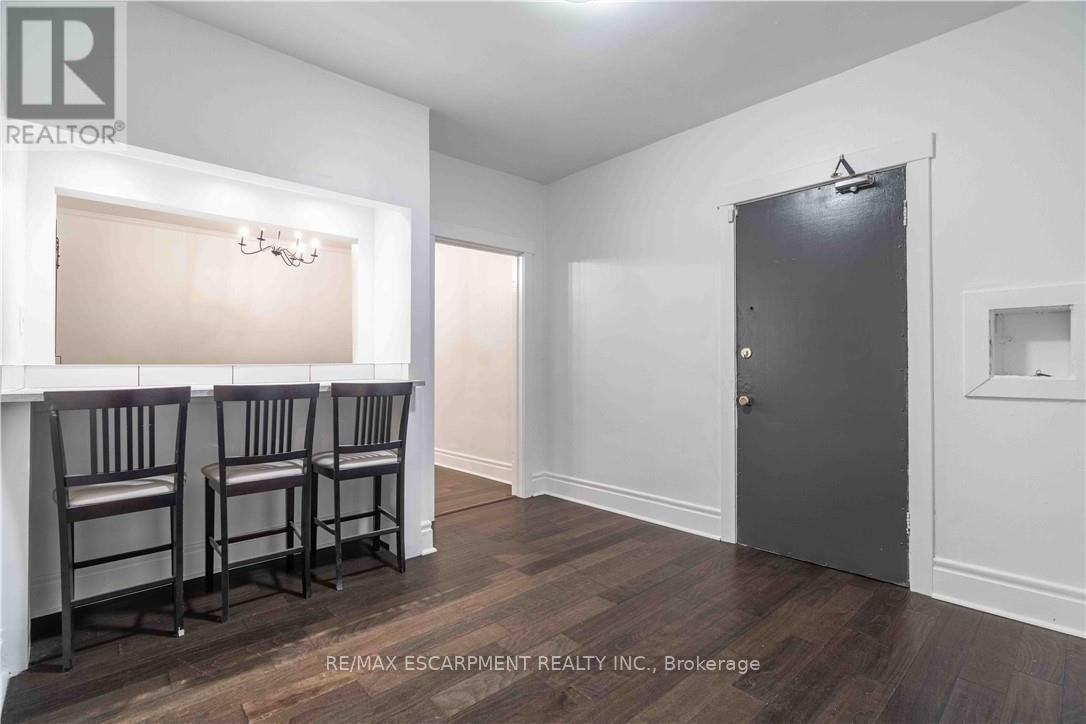 4 - 285 King Street W Property Photo 9