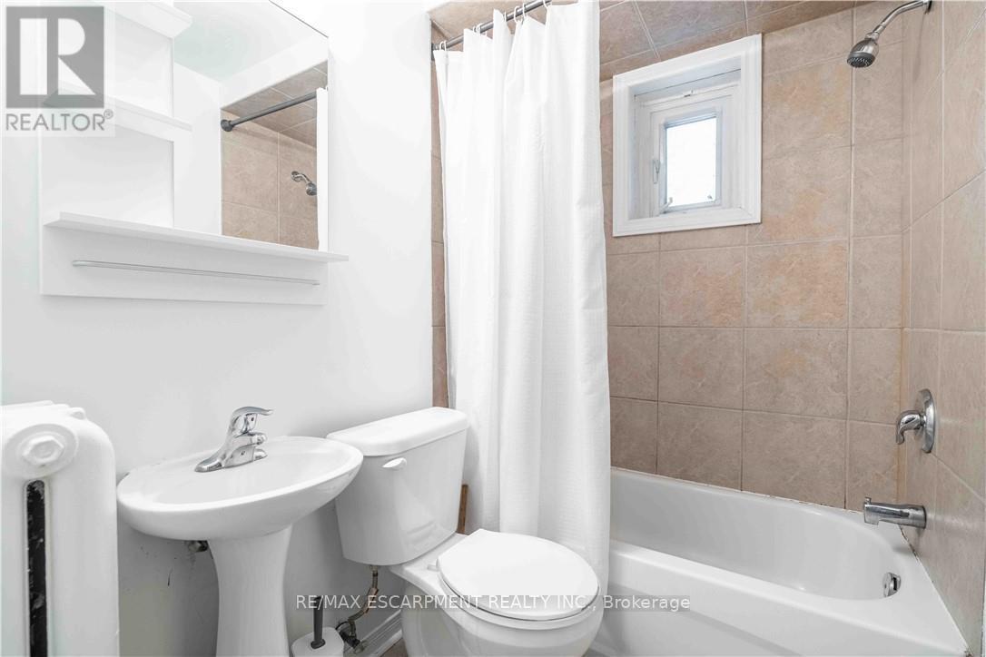4 - 285 King Street W Property Photo 25