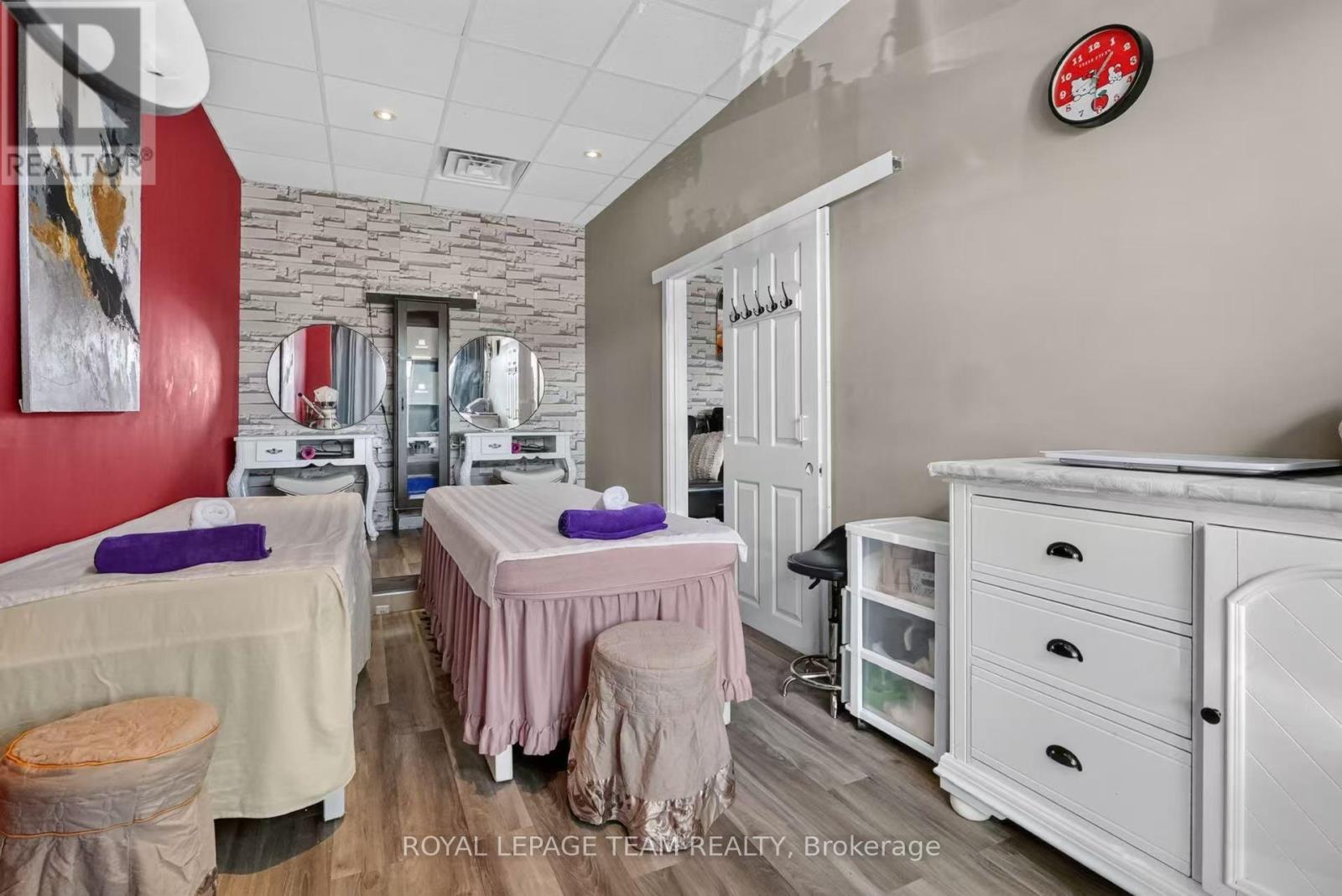 7 - 1950 Merivale Road Property Photo 7