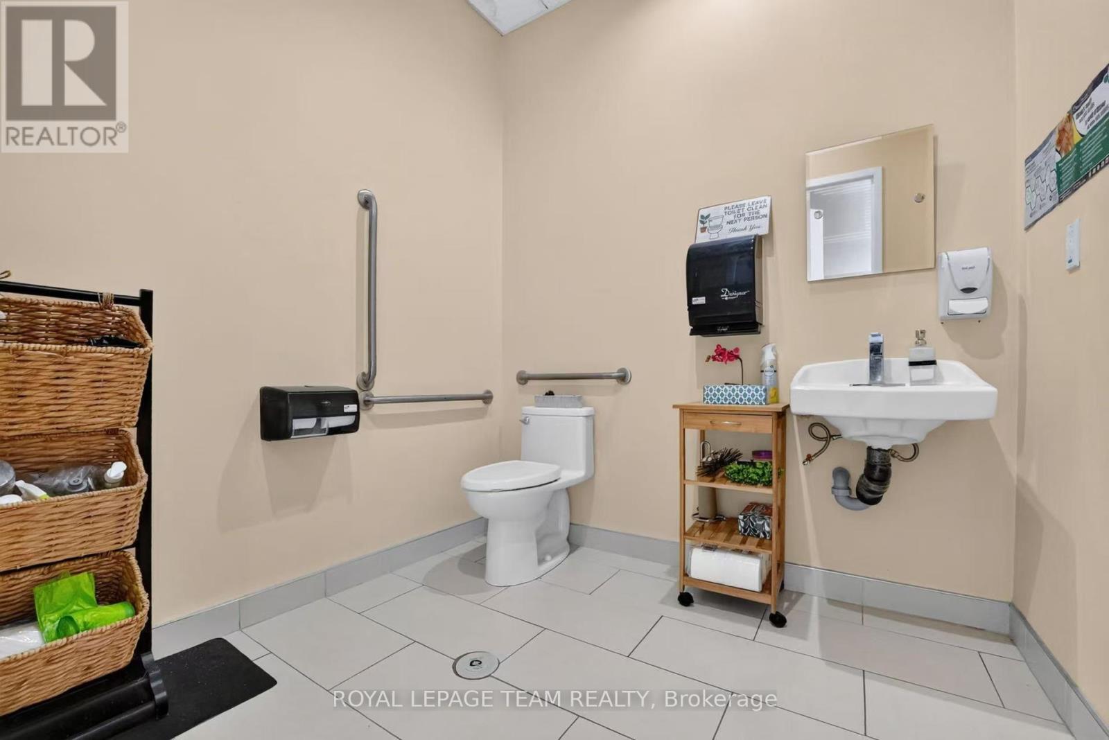 7 - 1950 Merivale Road Property Photo 9