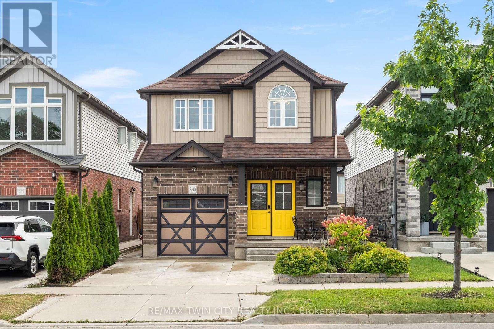 243 Moorlands Crescent Property Photo 1