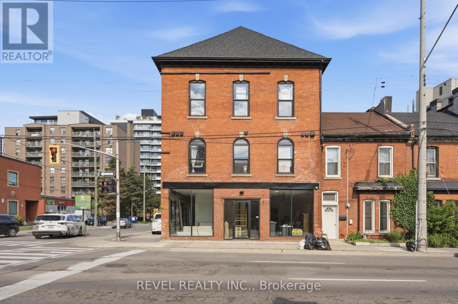 45 WELLINGTON STREET N Property Photo 1