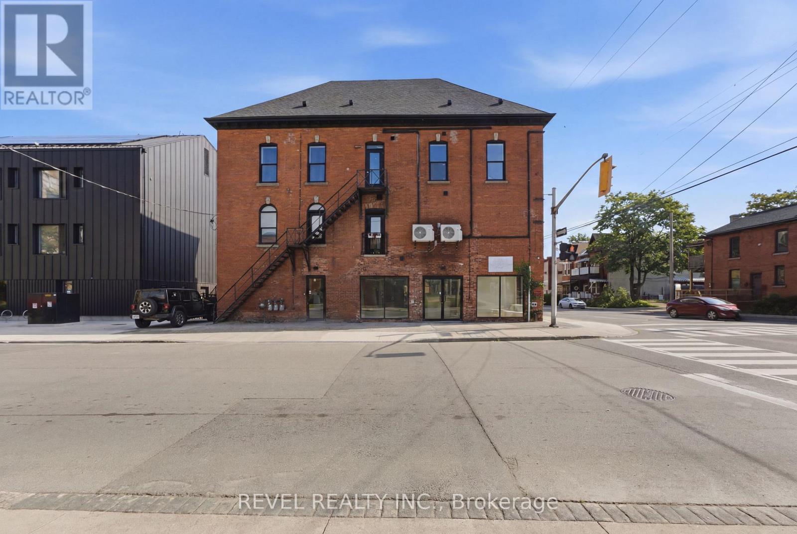 45 Wellington Street N Property Photo 3