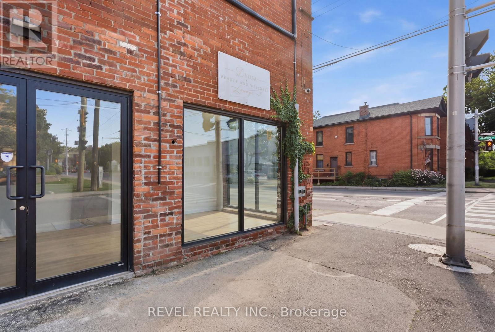 45 Wellington Street N Property Photo 5