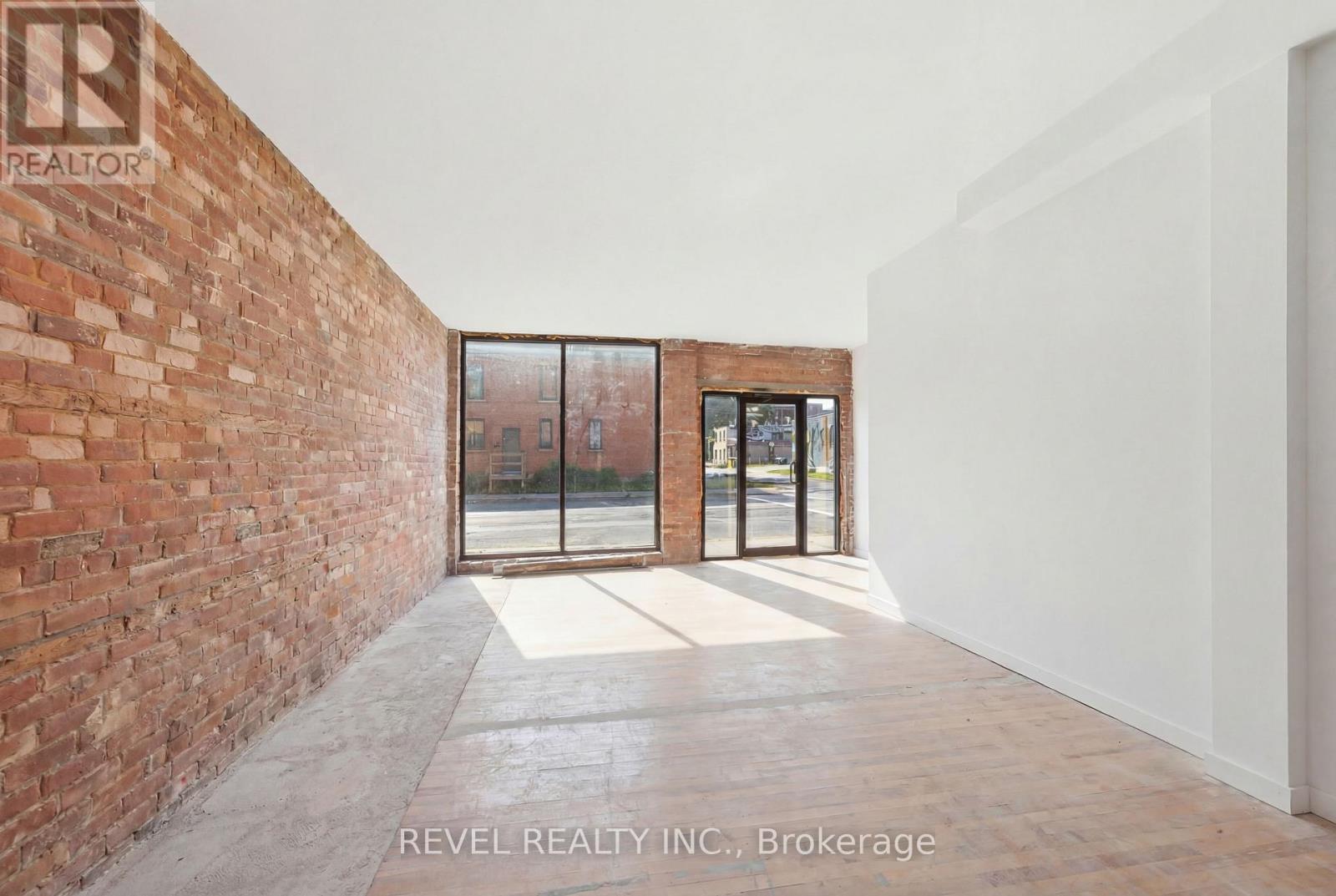 45 Wellington Street N Property Photo 9