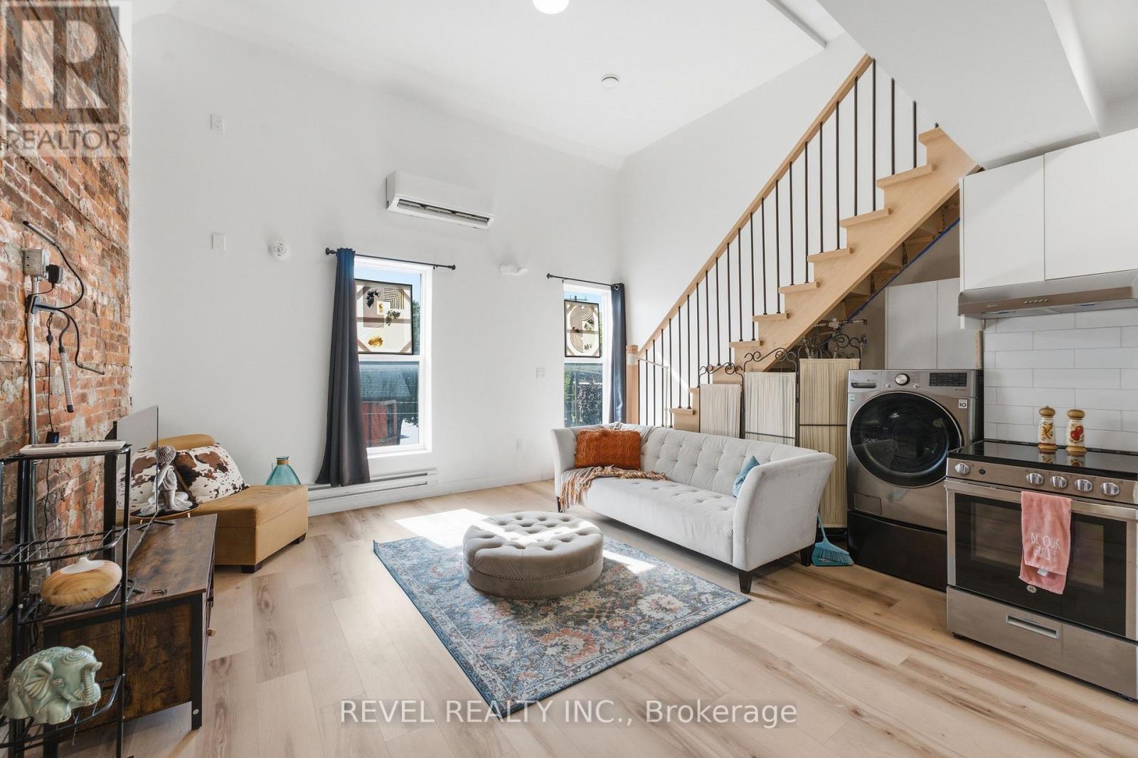 45 Wellington Street N Property Photo 11