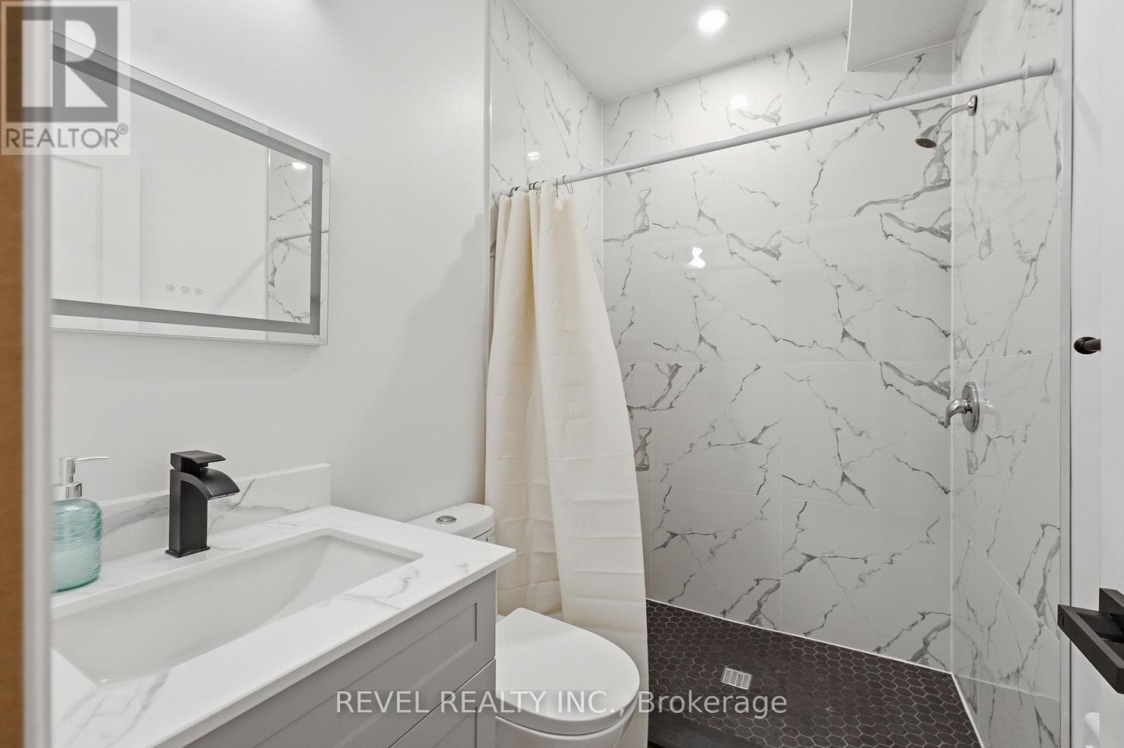 45 Wellington Street N Property Photo 15