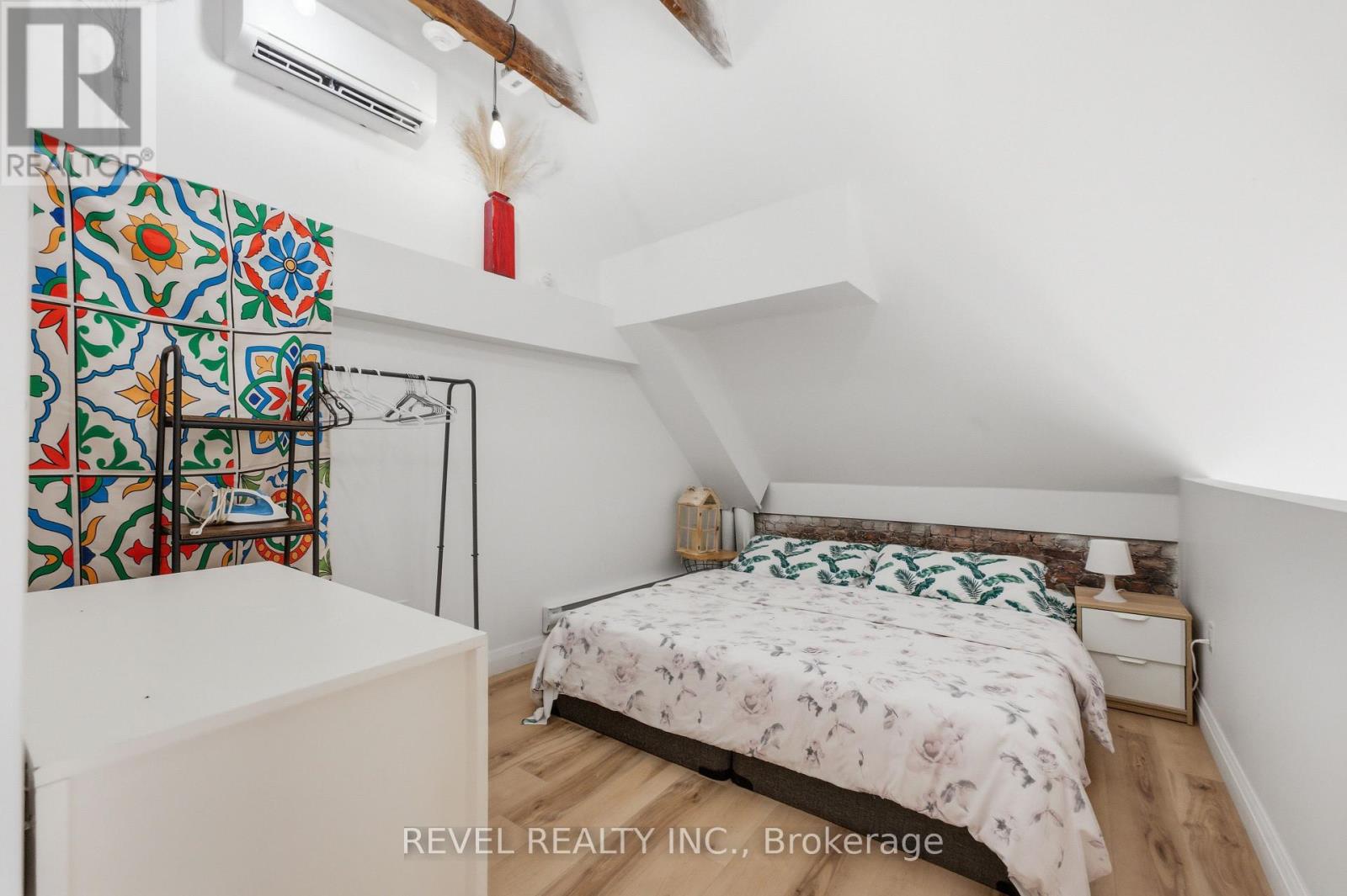 45 Wellington Street N Property Photo 16