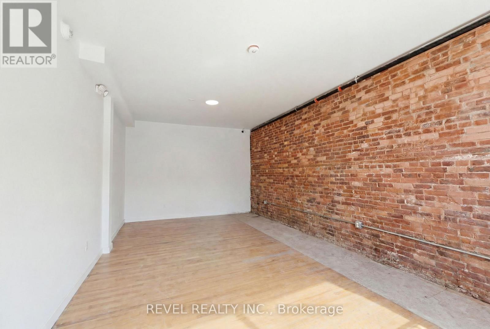 45 Wellington Street N Property Photo 19