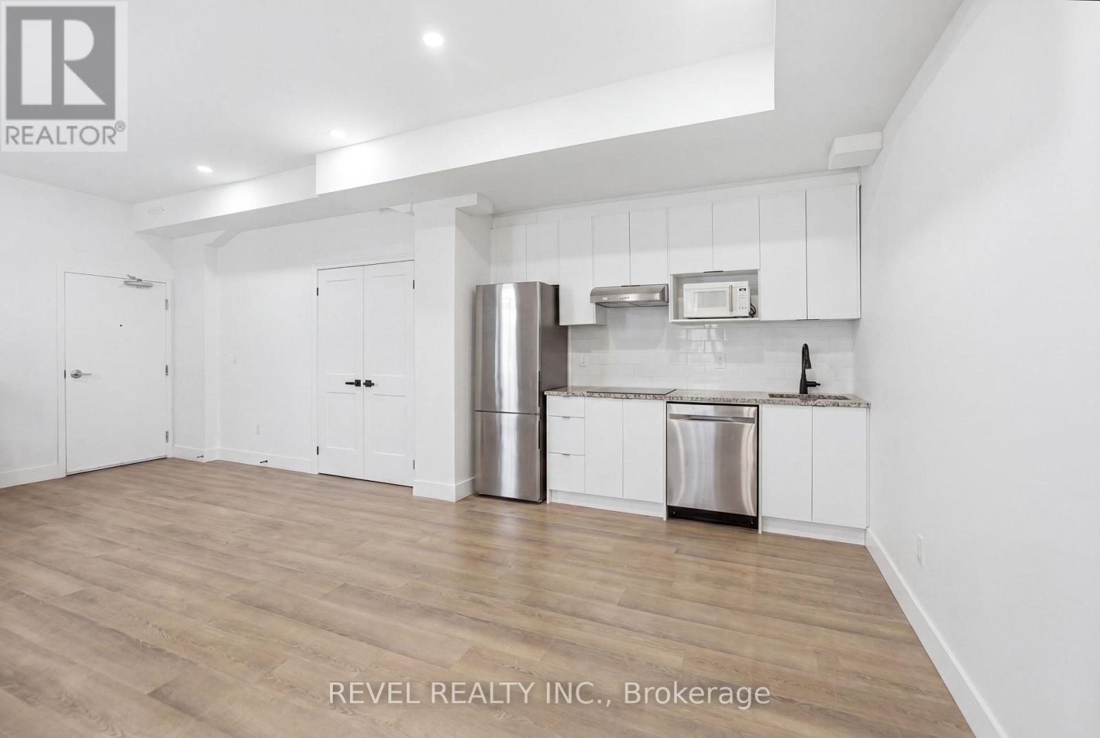 45 Wellington Street N Property Photo 20