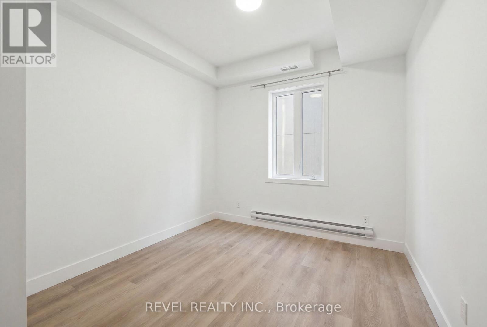 45 Wellington Street N Property Photo 22