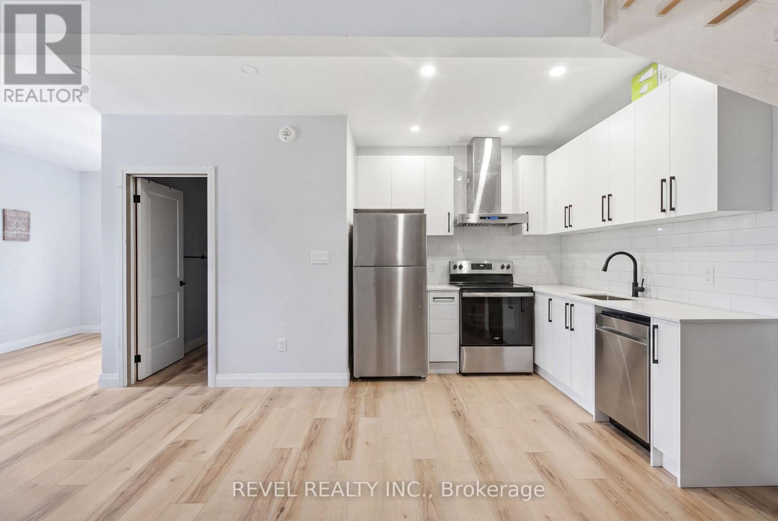 45 Wellington Street N Property Photo 24