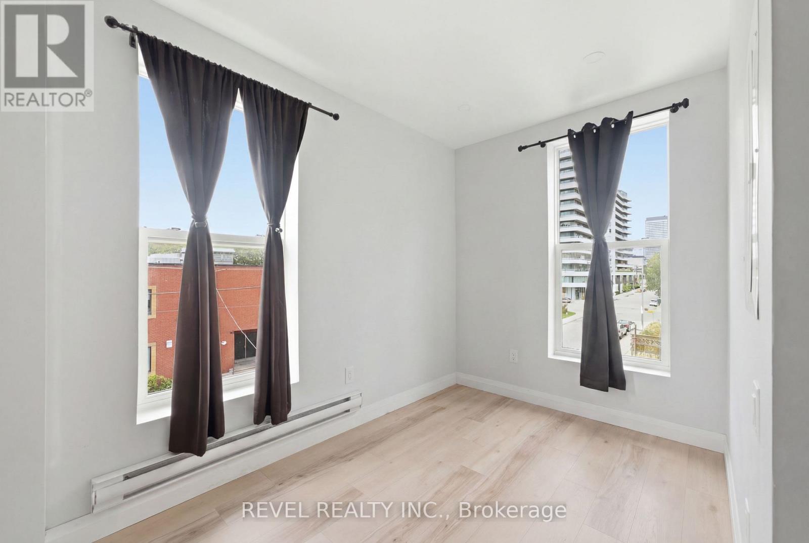 45 Wellington Street N Property Photo 25