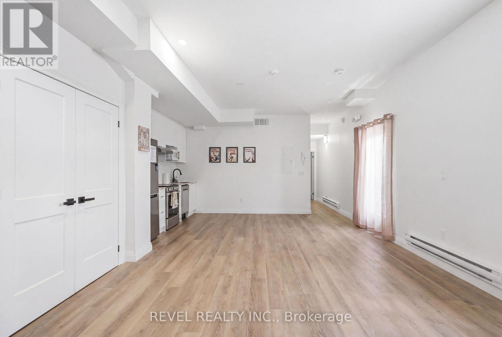 45 Wellington Street N Property Photo 30