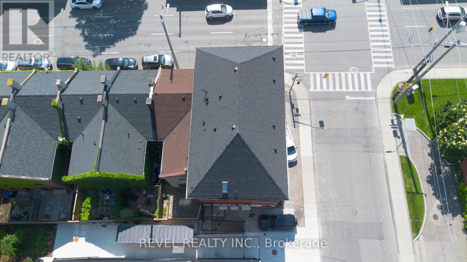 45 Wellington Street N Property Photo 36