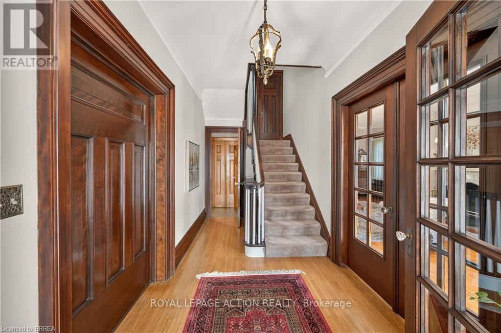 29 Lorne Crescent Property Photo 5