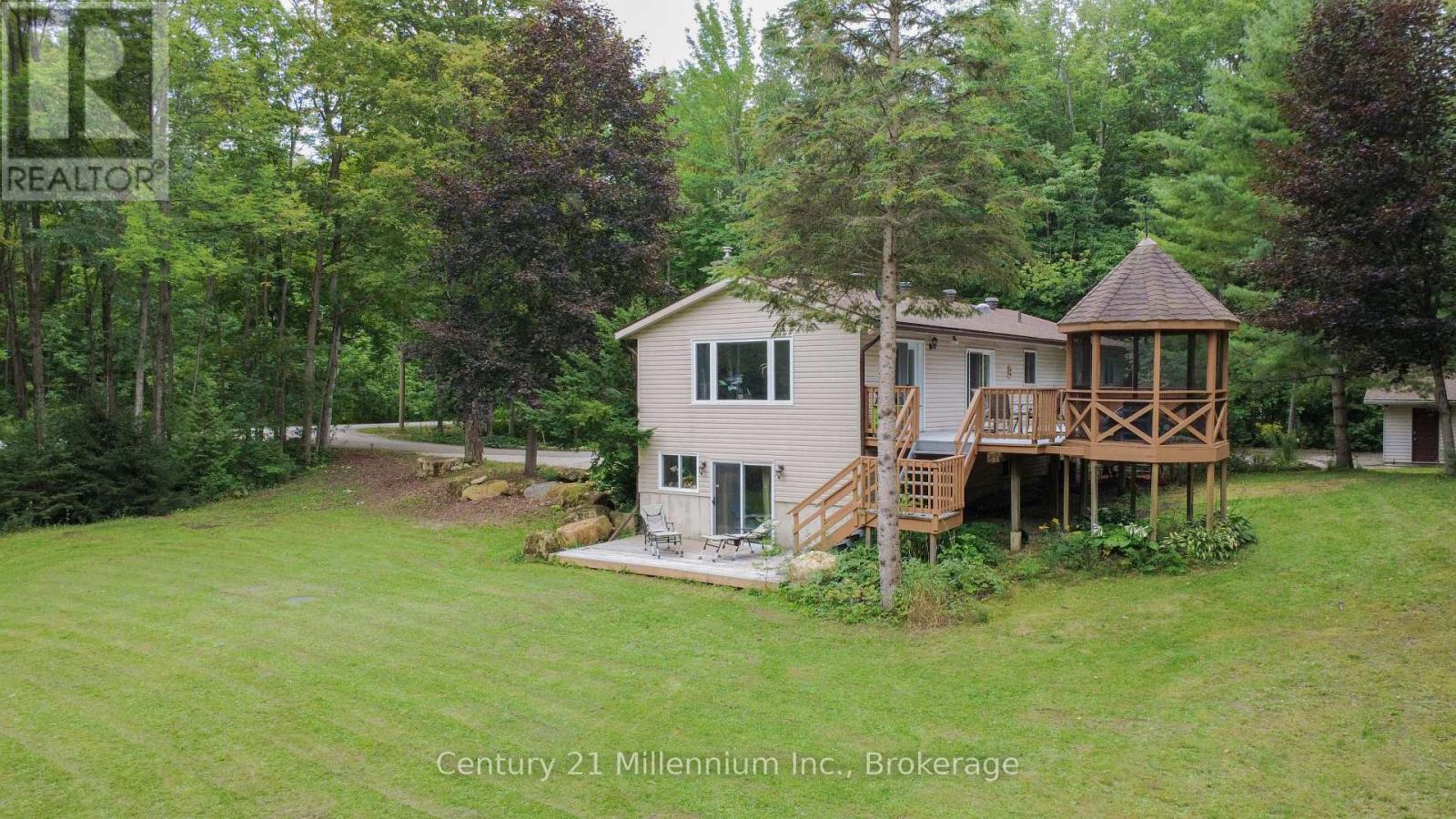200185 Sideroad 10 Property Photo 3