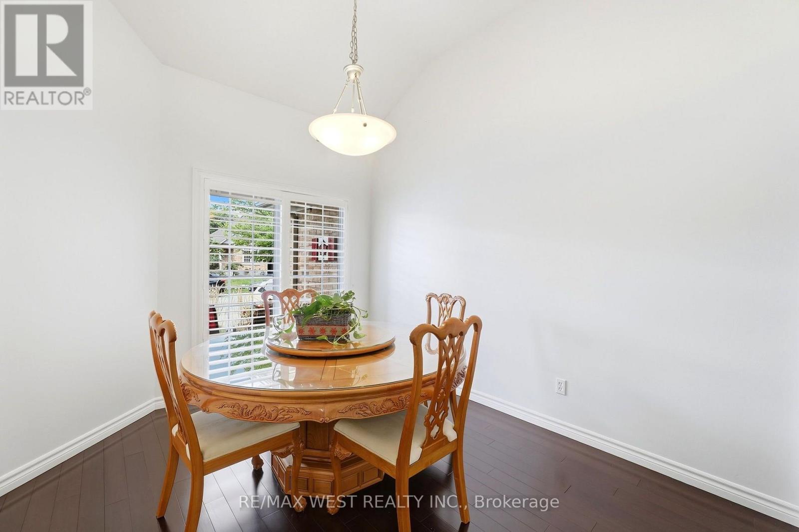 916 Silversmith Street Property Photo 5