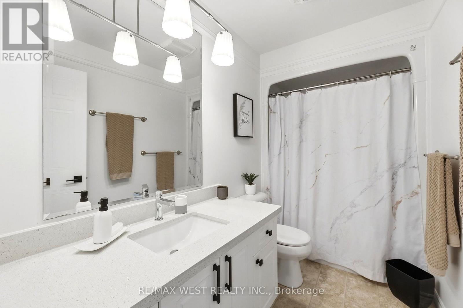 916 Silversmith Street Property Photo 7