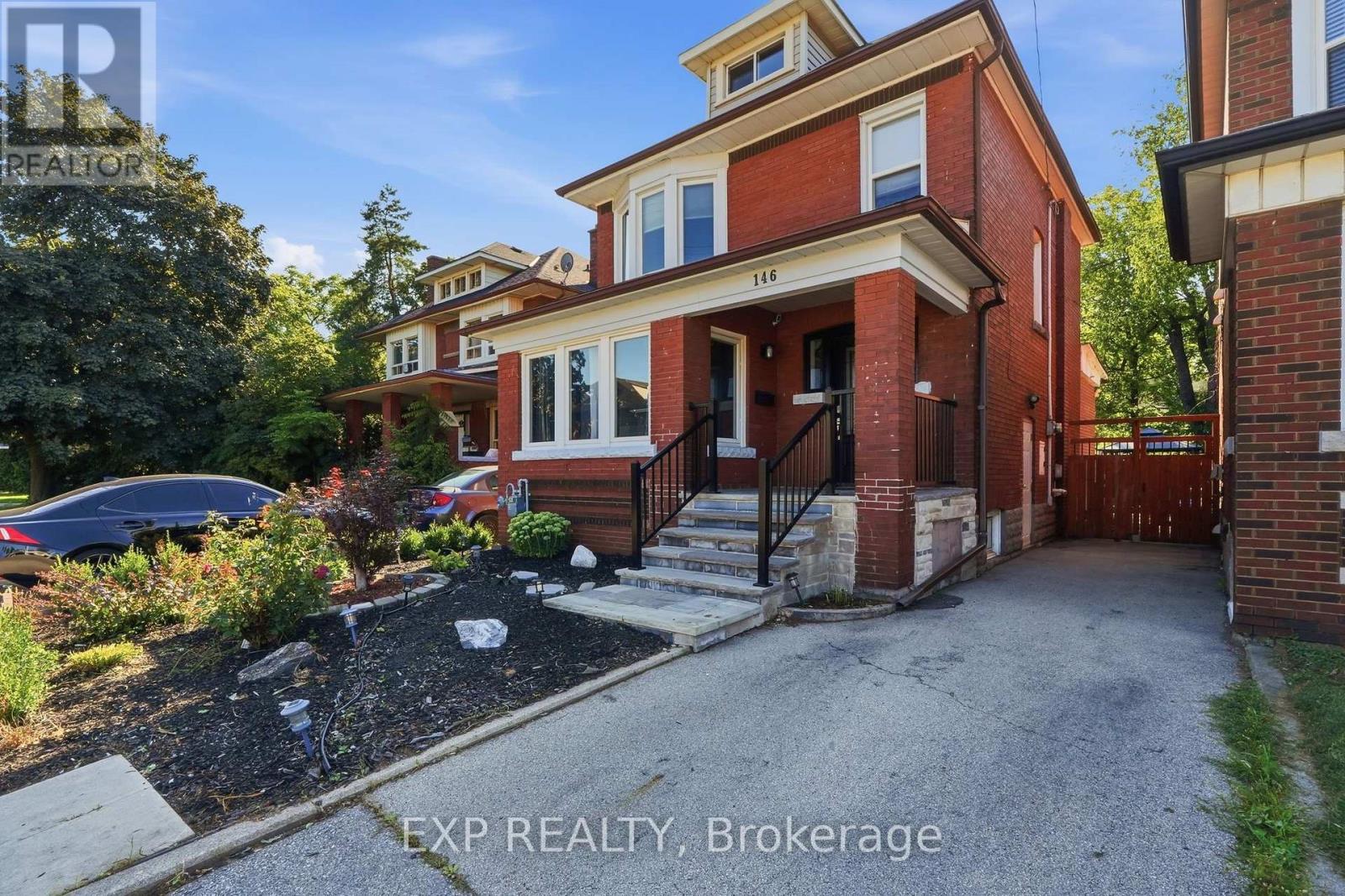 146 Ottawa Street S Property Photo 1