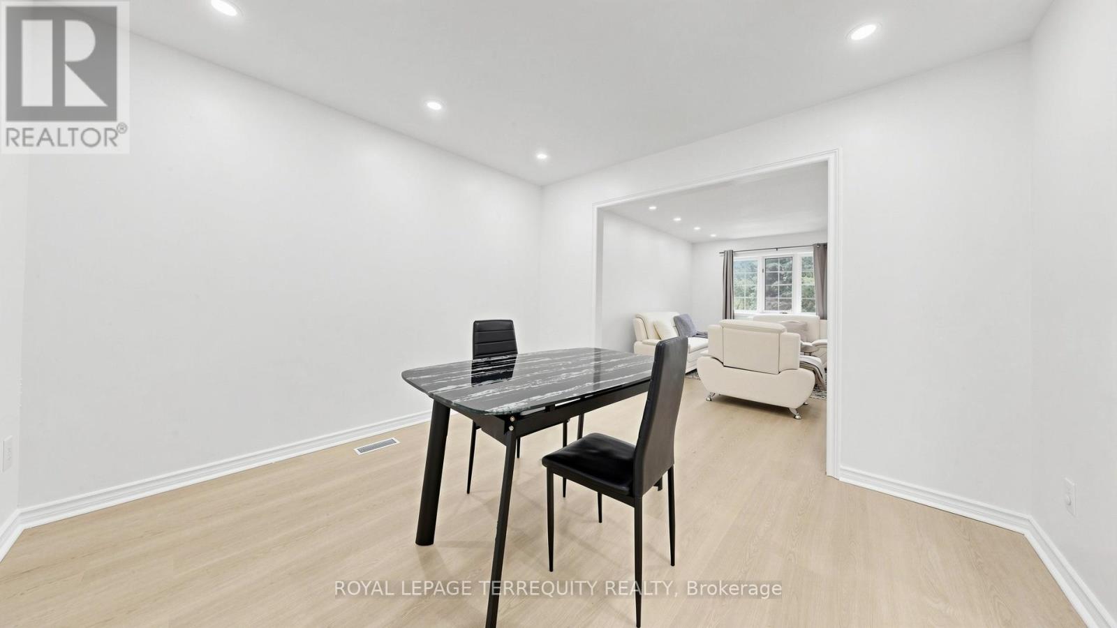 2 - 700 Champlain Boulevard Property Photo 7