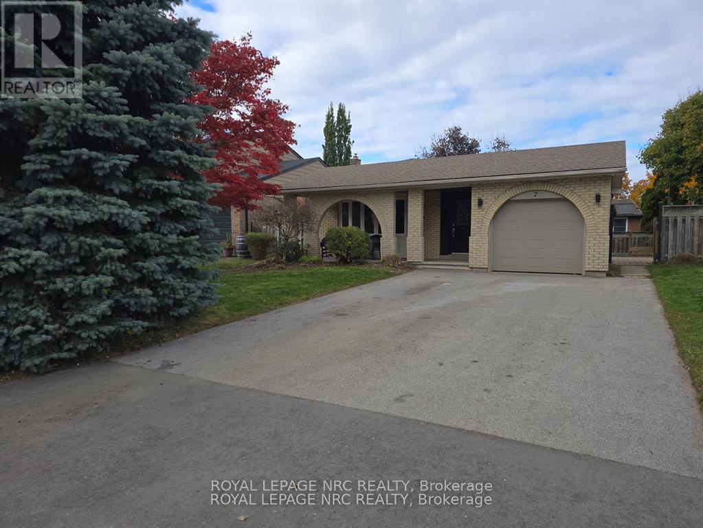 7 BLUE SPRUCE COURT